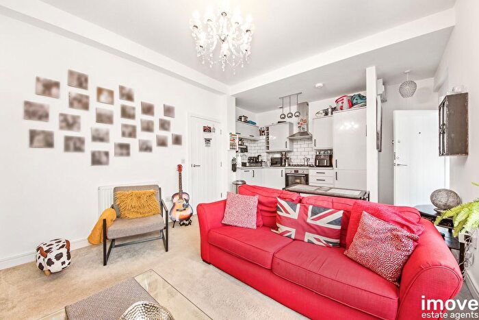 2 Bedroom Flat For Sale In Ellacombe Road, Torquay, TQ1