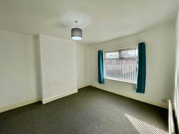 3 Bedroom Flat To Rent In Wellington Road, Dunston, Gateshead, NE11