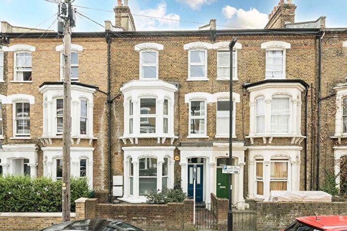4 Bedroom Flat To Rent In Kellett Road, Brixton, SW2