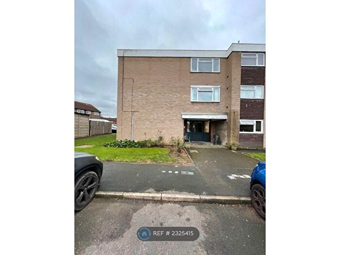 2 Bedroom Flat To Rent In Boarlands Close, Slough, SL1