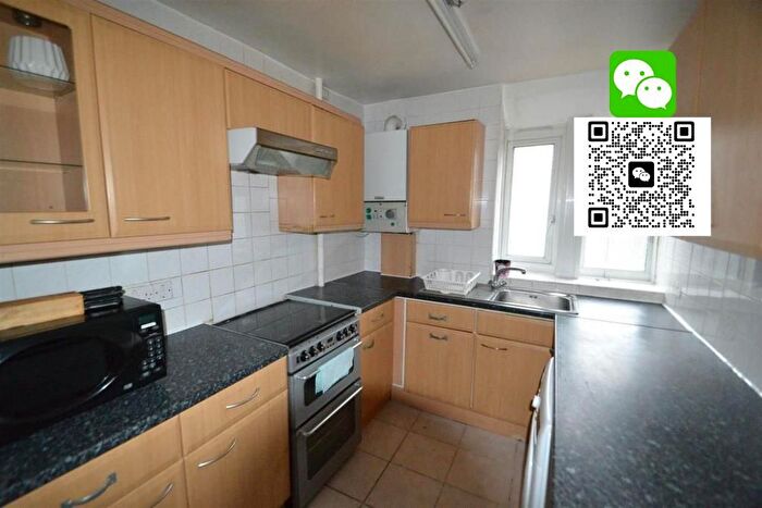 3 Bedroom Flat To Rent In Nevern Road, Earls Court, SW5