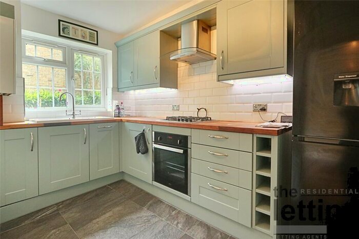 1 Bedroom Apartment To Rent In Crofton Way, Enfield, Middlesex, EN2