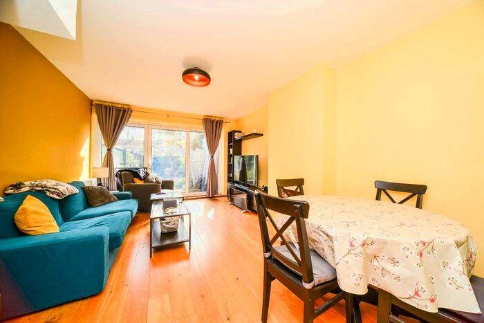 2 Bedroom Town House To Rent In Lytham Street, Southwark, London, SE17