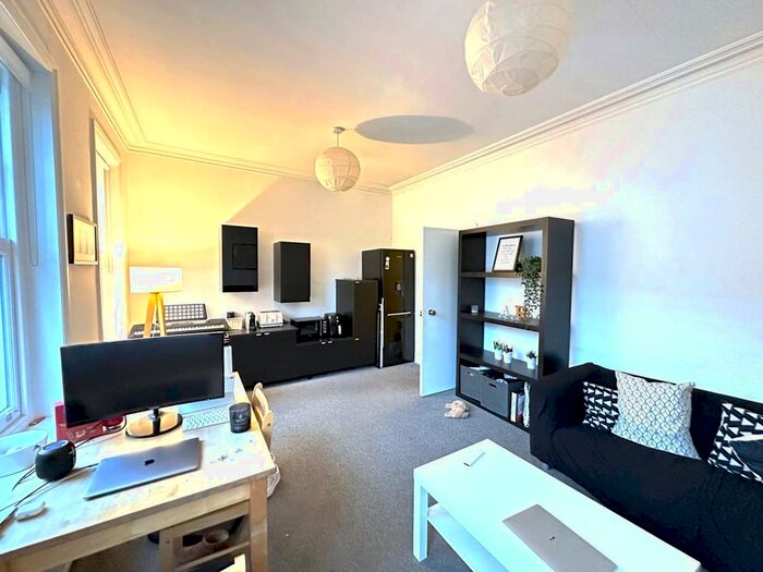 2 Bedroom Flat To Rent In Muswell Hill Broadway, Muswell Hill, London, N10