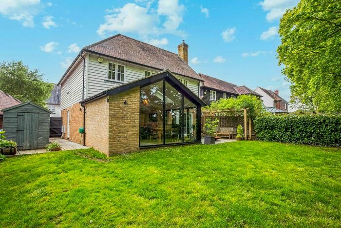 4 Bedroom Detached House For Sale In Woodgates Close, High Halden, Kent, TN26