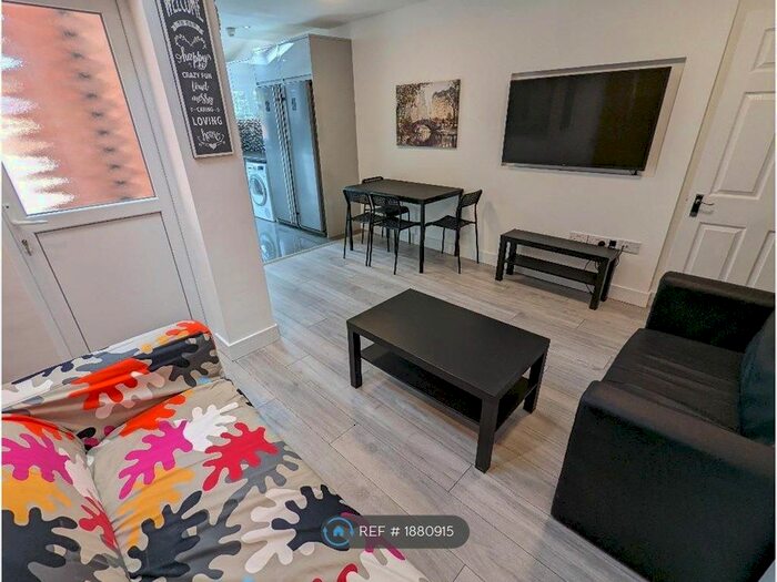 6 Bedroom Terraced House To Rent In Grange Avenue, Reading, RG6