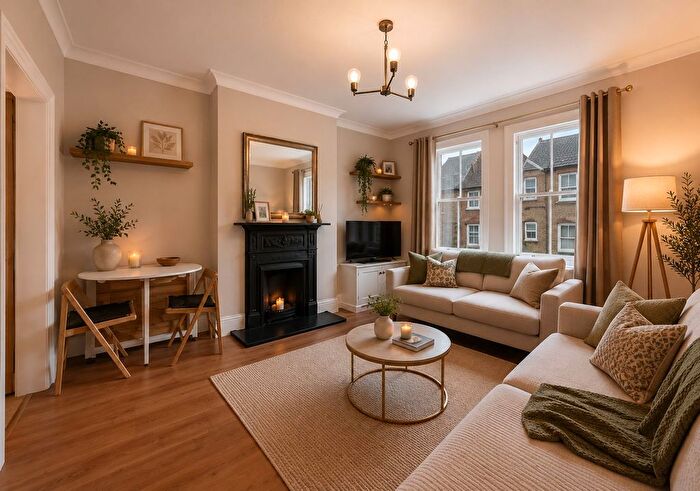 2 Bedroom Maisonette For Sale In Tabard Street, London Bridge, SE1