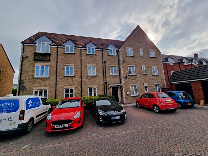 2 Bedroom Flat To Rent In Hawks Rise, BA22