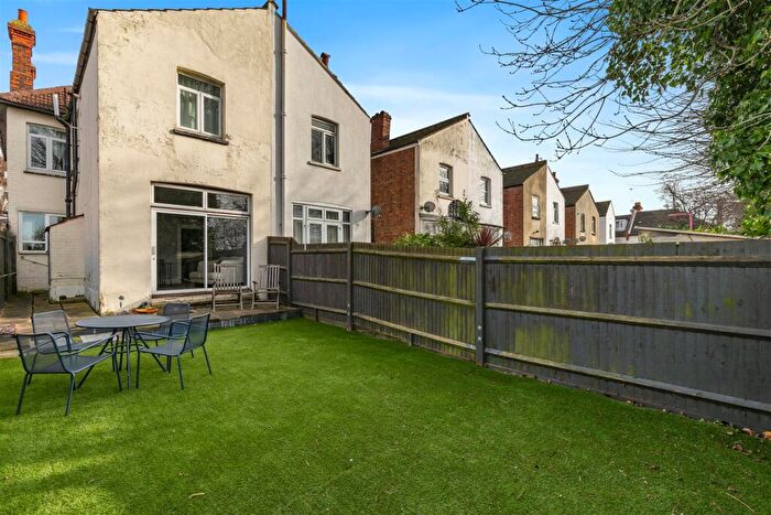 1 Bedroom Flat For Sale In Park Road, South Norwood, SE25