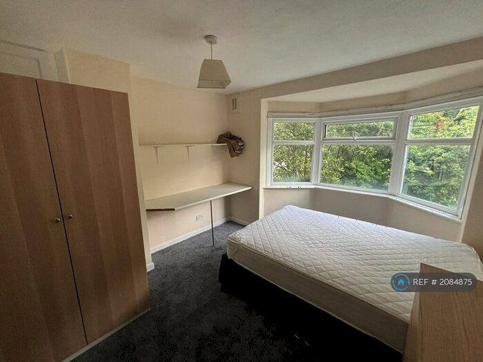 3 Bedroom Semi-Detached House To Rent In Burley Road, Leeds, LS4