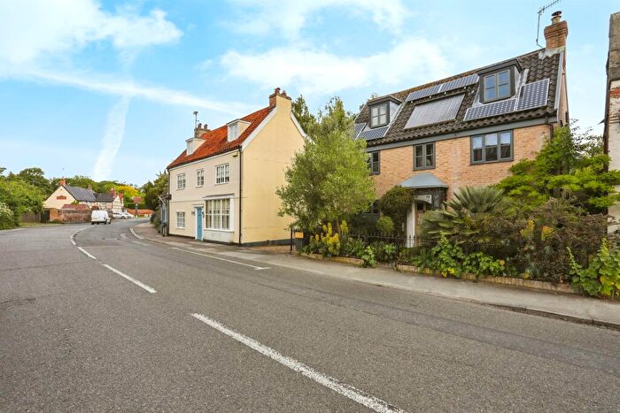 4 Bedroom Detached House For Sale In High Street, Yoxford, Saxmundham, IP17