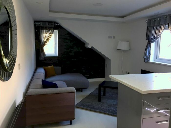 1 Bedroom Flat To Rent In Richmond Road, Cathays, Cardiff, CF24