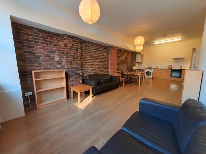 2 Bedroom Flat To Rent In Browning Street, Walworth, London, SE17