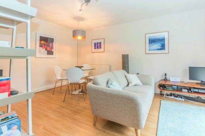 2 Bedroom Flat To Rent In Cross Farm Road, Birmingham, B17