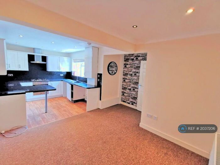 2 Bedroom Flat To Rent In Pottery Road, Oldbury, B68