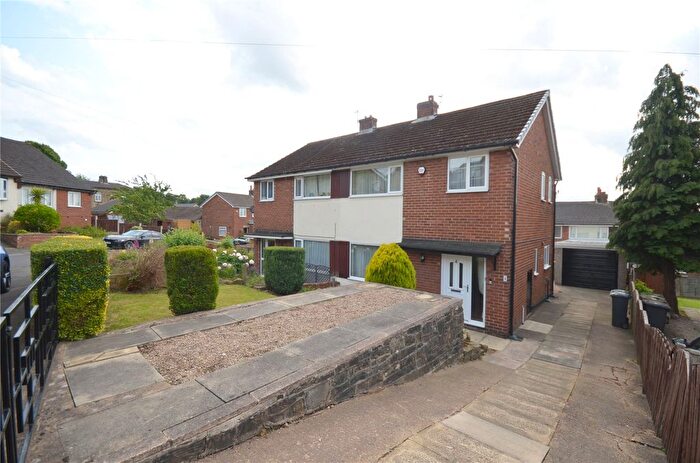 3 Bedroom Semi-Detached House For Sale In Bracken Grove, Mirfield, West Yorkshire, WF14