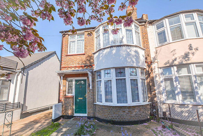 3 Bedroom Semi Detached House For Sale In Ely Road, Southend-On-Sea, SS2