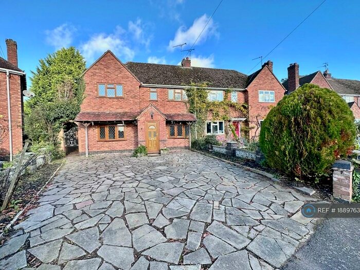 3 Bedroom Semi-Detached House To Rent In Goldsmith Avenue, Warwick, CV34