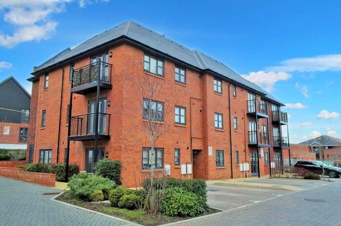 1 Bedroom Flat To Rent In Carter Court, Hook, RG27