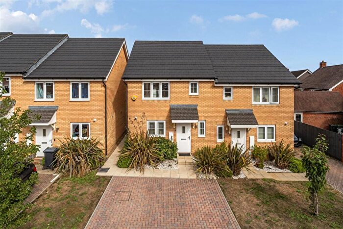 3 Bedroom Semi Detached House For Sale In Little Knoxes Close, Maidstone, ME16