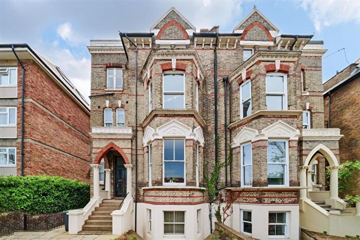 2 Bedroom Apartment To Rent In Maple Road, Surbiton, KT6