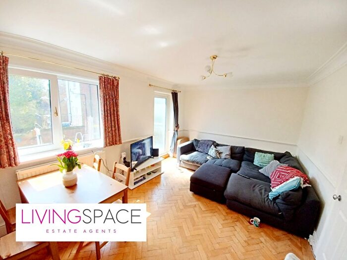 3 Bedroom Flat To Rent In Highbury New Park, Highbury, N5