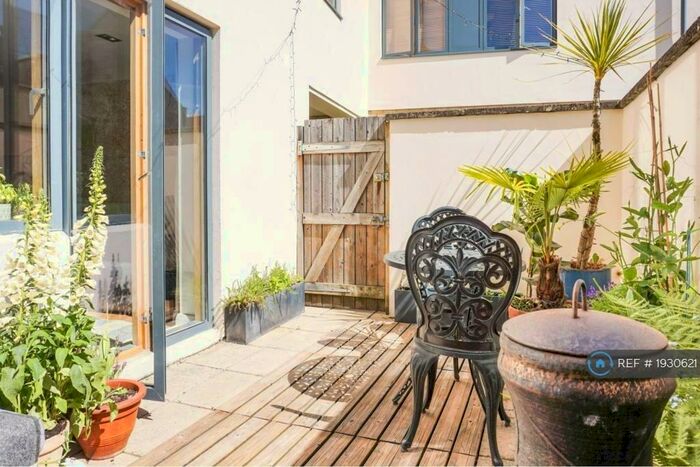 1 Bedroom Flat To Rent In Compass House, Bedminster, Bristol, BS3