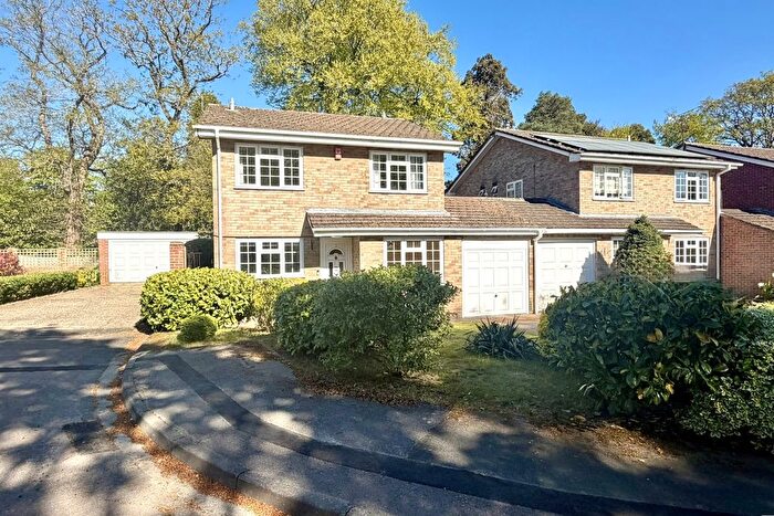 4 Bedroom Detached House For Sale In Cambrian Close, Camberley, GU15