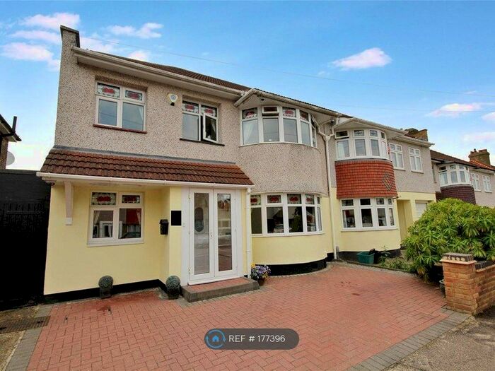 4 Bedroom Semi-Detached House To Rent In Farnham Road, Welling, DA16
