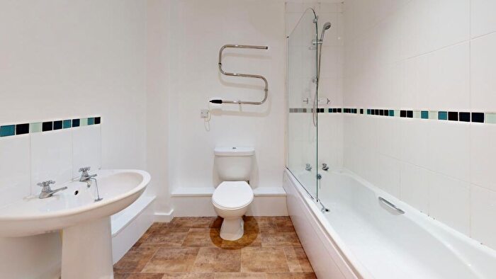 2 Bedroom Property To Rent In Flat, Kirkstall Lane, St Ann's Place, LS5