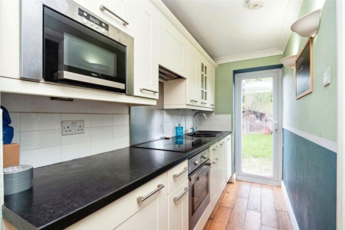 2 Bedroom Flat To Rent In Corseley Road Wallis Field, Tunbridge Wells, TN3