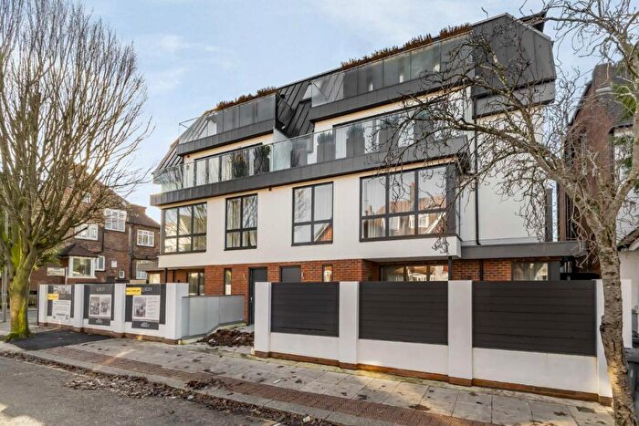 3 Bedroom Flat To Rent In Armitage Road, Golders Green, NW11