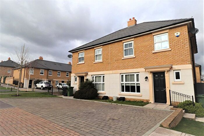 3 Bedroom Semi-detached House For Sale In Mason Ave, Ebbsfleet Green, Kent, DA10