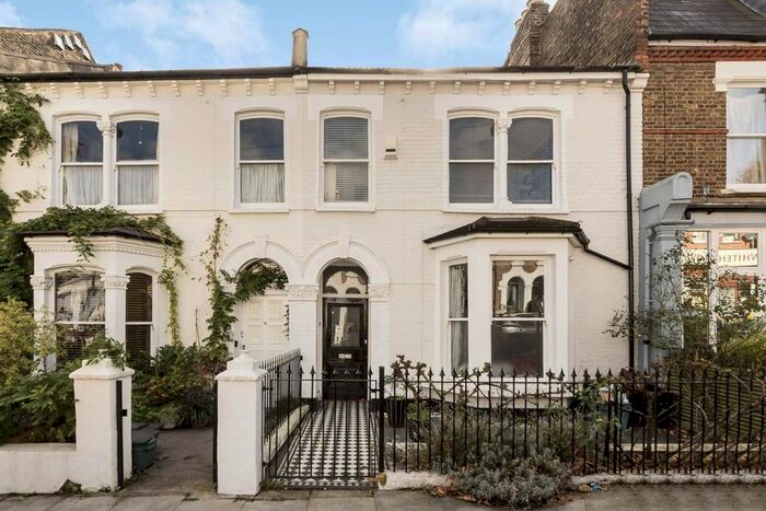 5 Bedroom Property To Rent In Cheverton Road, London, N19