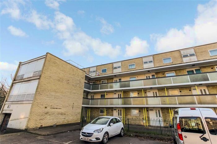2 Bedroom Apartment To Rent In Golden Grove, Southampton, Hampshire, SO14