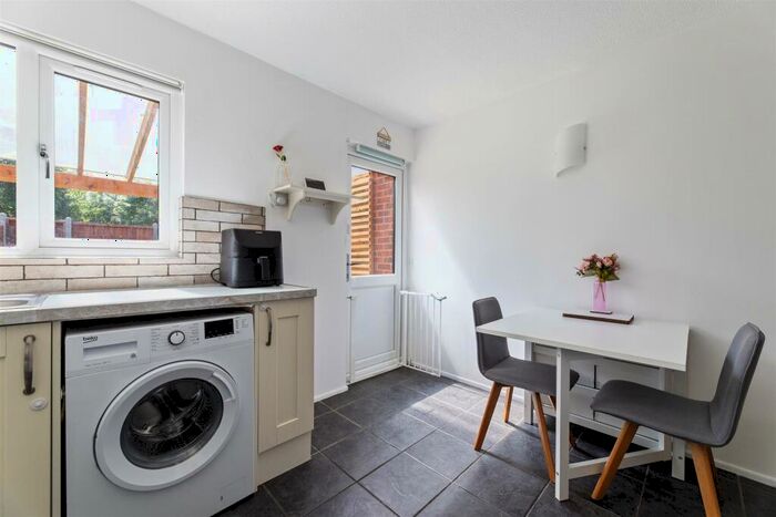 2 Bedroom Terraced House For Sale In Alders Close, Wanstead, E11