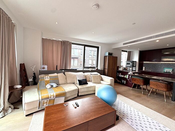 3 Bedroom Flat For Sale In Viaduct Gardens, London, SW11