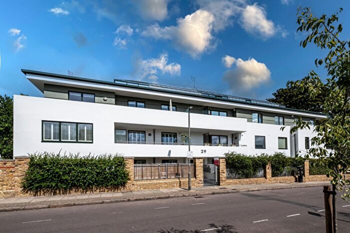 1 Bedroom Flat To Rent In Trinity Crescent, Tooting Bec, London, SW17