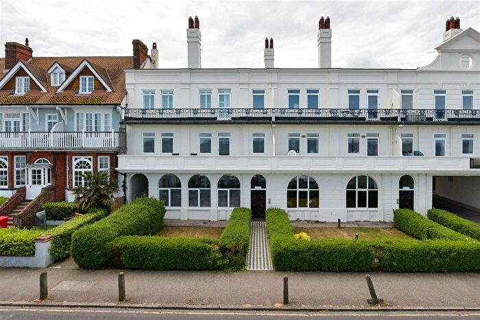2 Bedroom Flat For Sale In Marine Parade, Whitstable, Kent, CT5