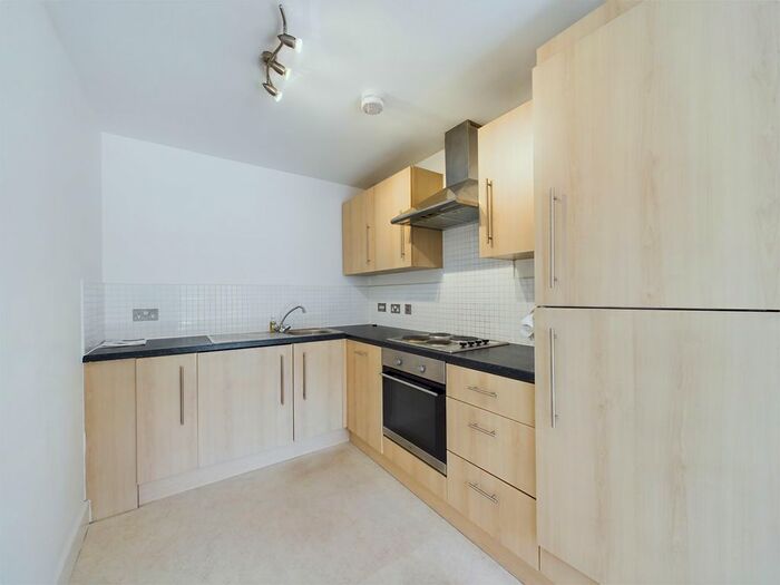 2 Bedroom Flat To Rent In Spring Street, Hull, HU2
