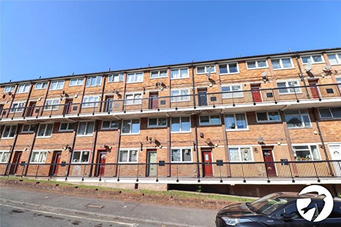 2 Bedroom Maisonette For Sale In Knee Hill Crescent, London, SE2