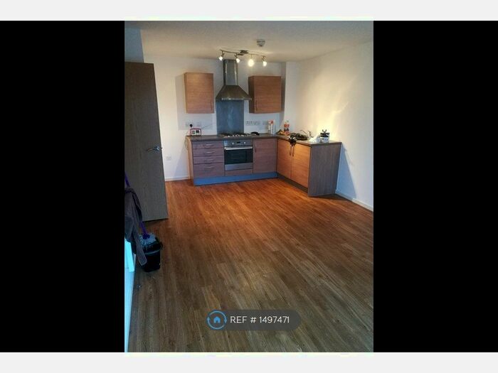 2 Bedroom Flat To Rent In The Quadrant, Salford, M7