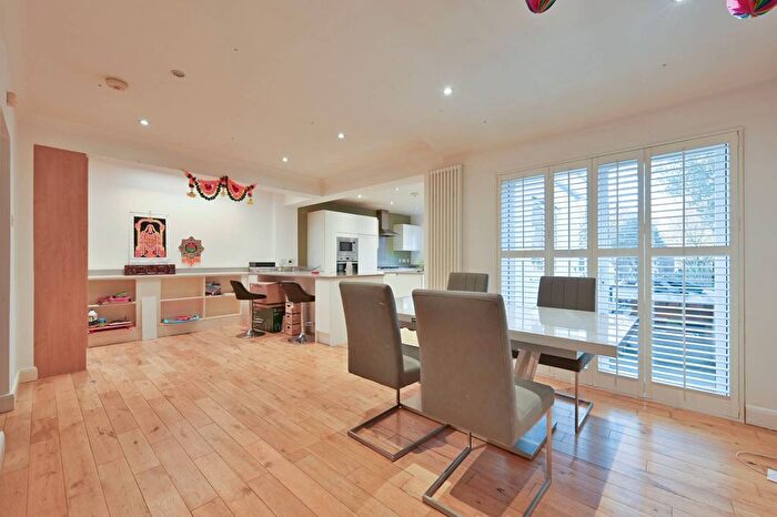 4 Bedroom Semi Detached House To Rent In Ridgehurst Avenue, Watford, WD25