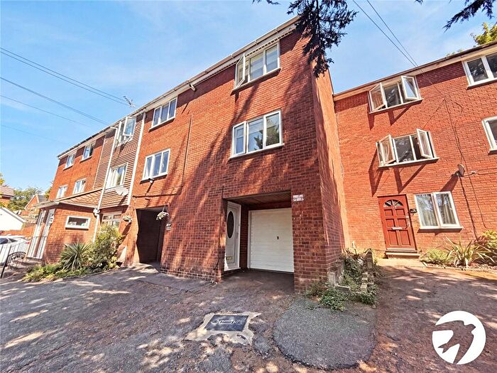 2 Bedroom End Of Terrace House To Rent In Beacon Road, Chatham, Kent, ME5
