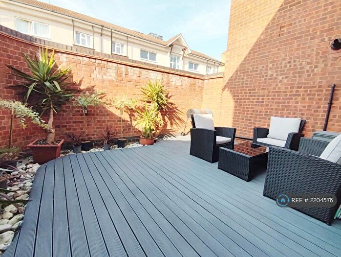 1 Bedroom End Of Terrace House To Rent In Tiller Road, London, E14