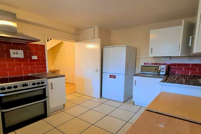 3 Bedroom Flat To Rent In Camden Road, Tufnell Park, N7