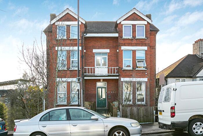 1 Bedroom Apartment To Rent In Canham Road, London, SE25