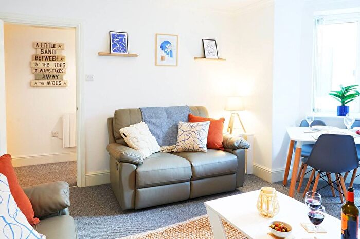 2 Bedroom Flat To Rent In Scarborough District, YO12