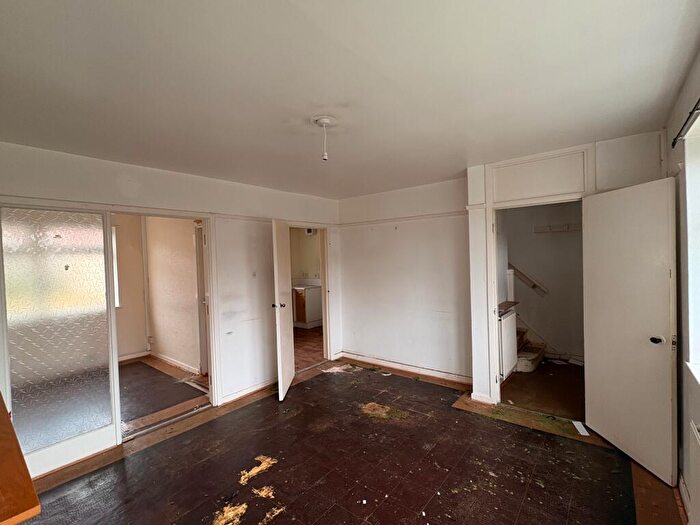 3 Bedroom Semi Detached House For Sale In Tabley Road, Crewe, Cheshire, CW2