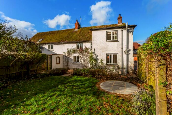 2 Bedroom House To Rent In South Street Aldbourne, SN8